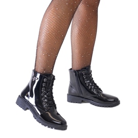 Crne lakirane radne gležnjače na platformi Madana crna