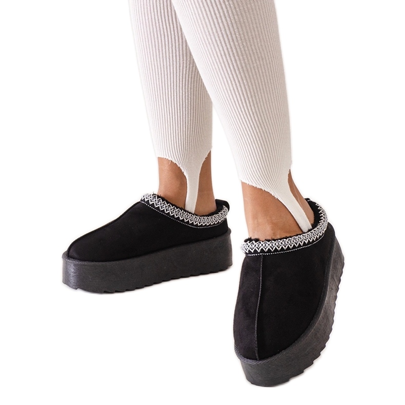 Crne papuče ukrašene vezom na visokoj Luanela platformi crno