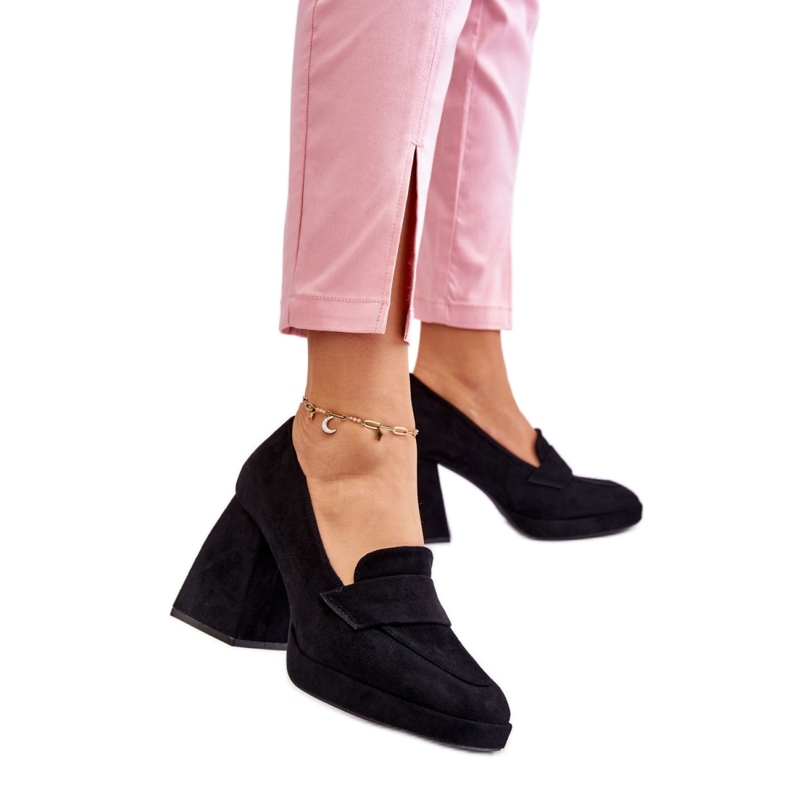 Crne ženske cipele s masivnom petom crno