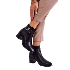 Ženske gležnjače od ekološke kože.Crne crna