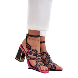 Ženske sandale sa ukrasom na peti crno