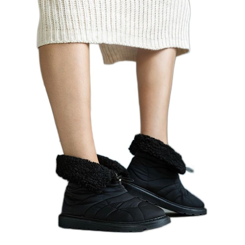 Crne izolirane čizme za snijeg s Caellita manžetom crno