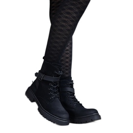 Crne izolirane planinarske čizme s abrazijama i remenom za koljena crna