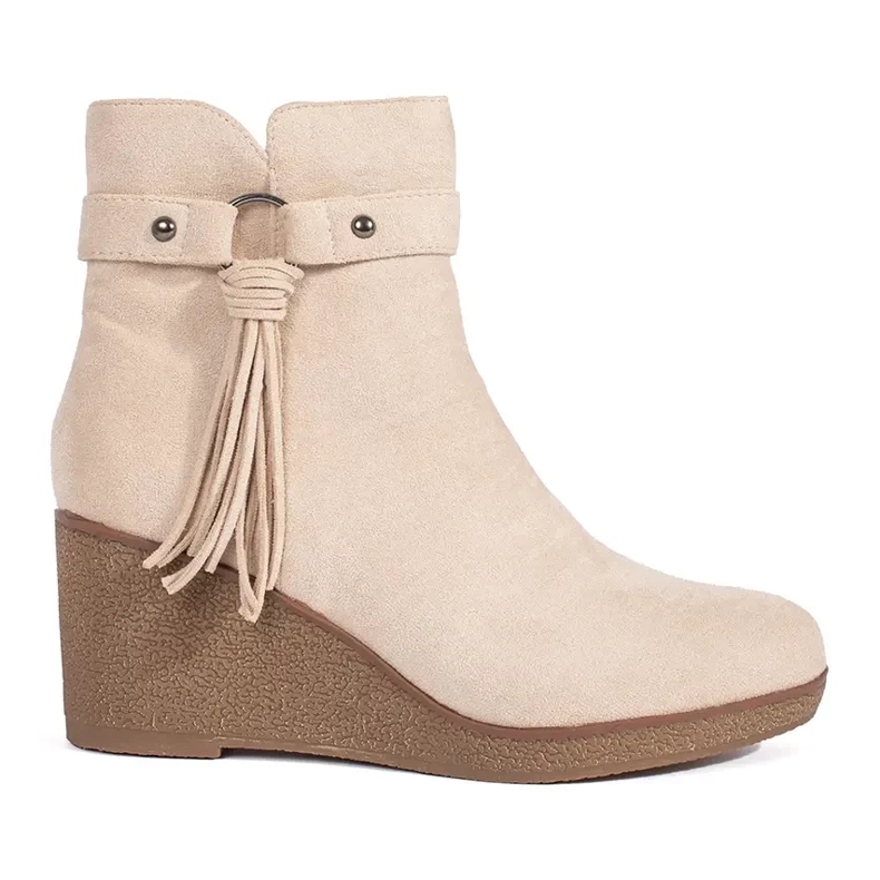 Svijetlo bež ženske čizme na wedges s resama od brušene kože