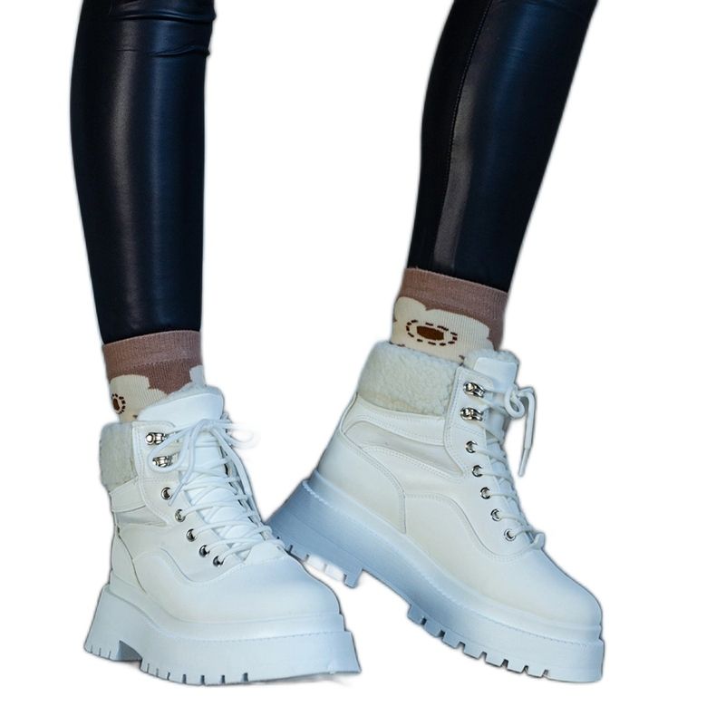 Bijele tenisice s debelim potplatom i krznom iz Besta bijela