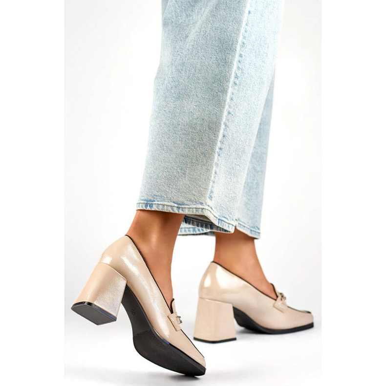 Bež elegantne lakirane cipele s visokom petom