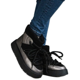 Crne ženske čizme za snijeg s platformom i krznenom postavom crna