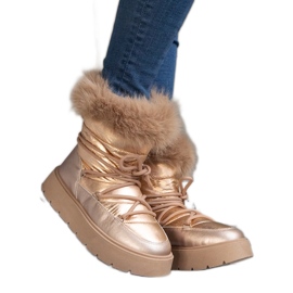 Bež izolirane ženske čizme za snijeg s krznom zlatni