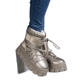 Zlatne čizme za snijeg na platformu s lakiranim umetcima zlatni