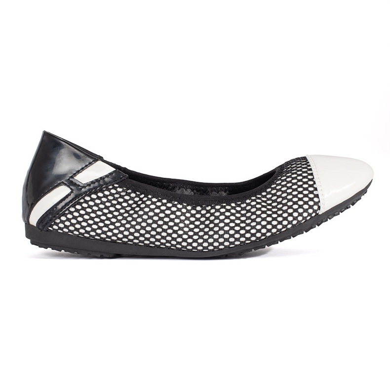 Bijelo-crne balerinke ukrašene mrežicom bijela