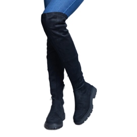 Crne duge čizme s fleksibilnim gornjištem i ravnim potplatom crna