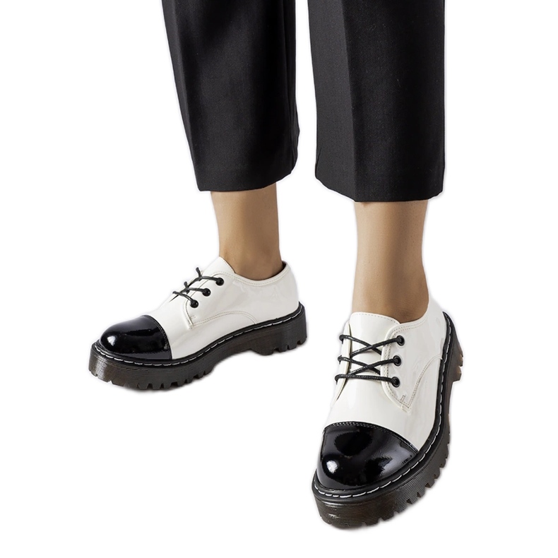 Bijelo-crne lakirane cipele bijela