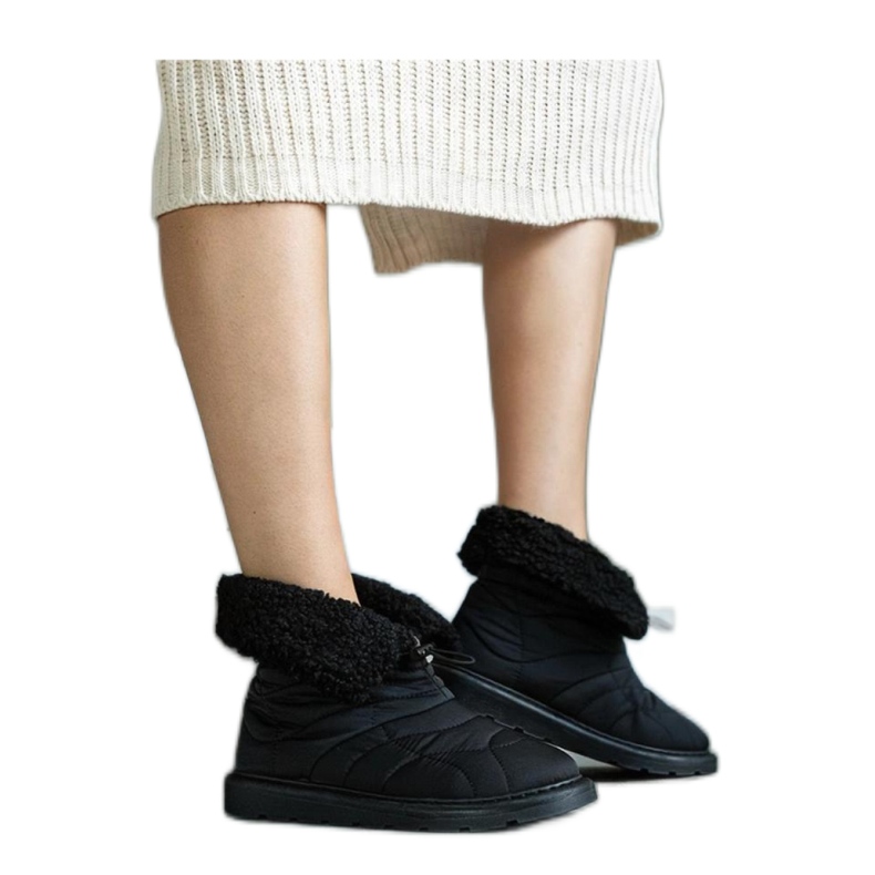 Crne izolirane čizme za snijeg s manžetom Caellita - Solea crno