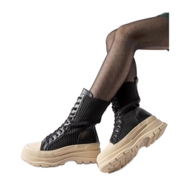 Crne čizme čarape sa svijetlim potplatom crna