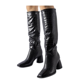 Crne čizme ukrašene reljefom crna