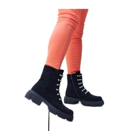 Crne izolirane gležnjače od eko antilop kože sa kamenčićima crna