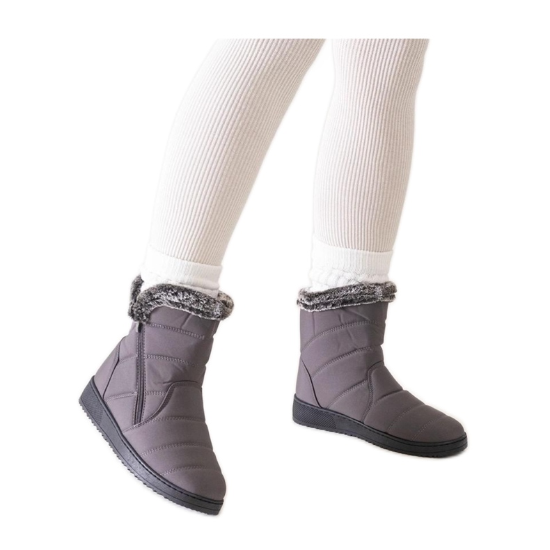 Sive čizme za snijeg ukrašene krznom siva