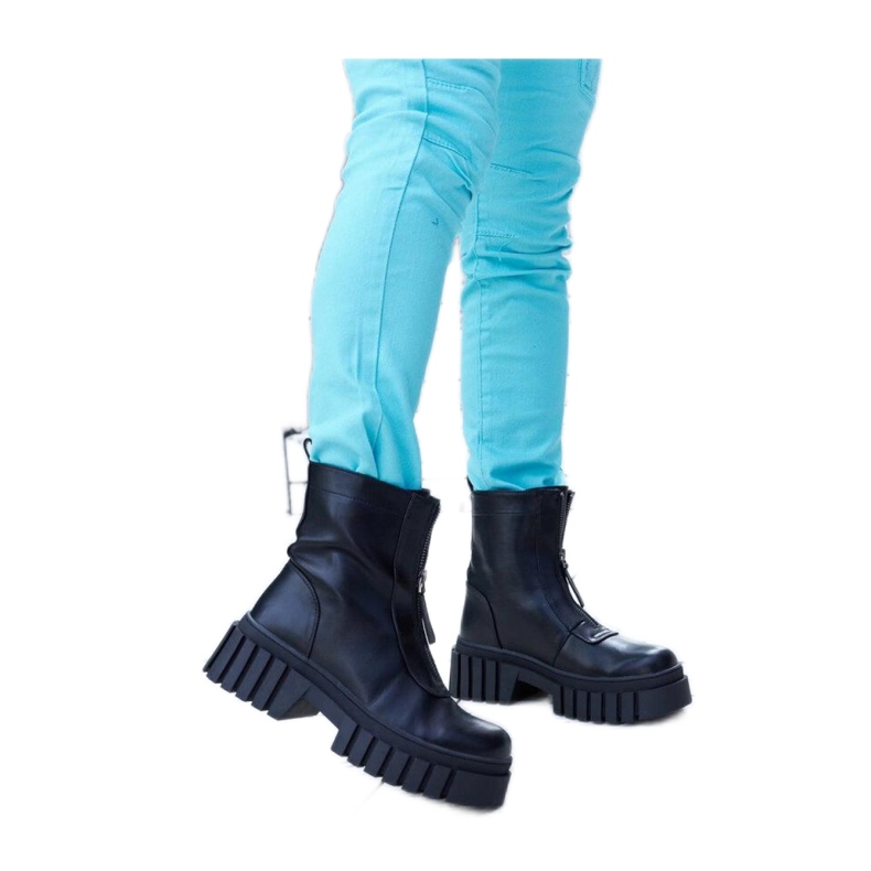 Crne izolirane gležnjače s patentnim zatvaračem crno