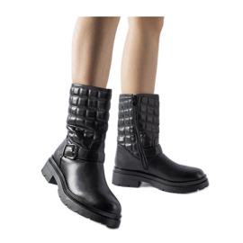 Crne gležnjače s prošivenim gornjištem crna