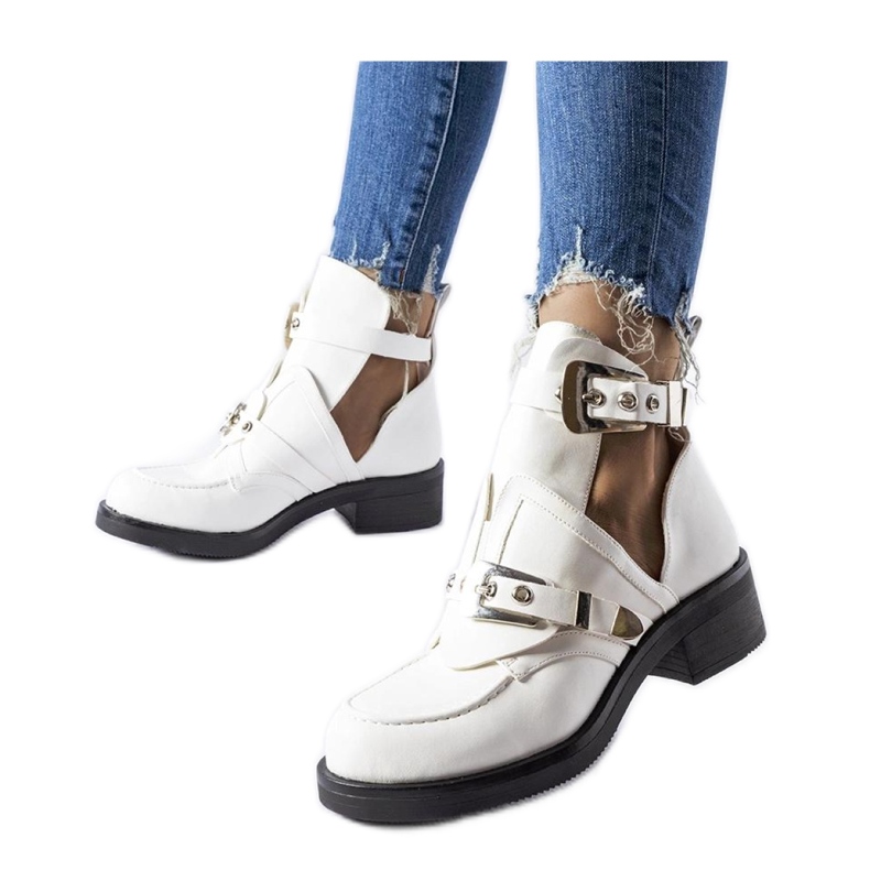 Bijele gležnjače s izrezima bijela