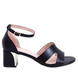 Crne sandale na petu crna