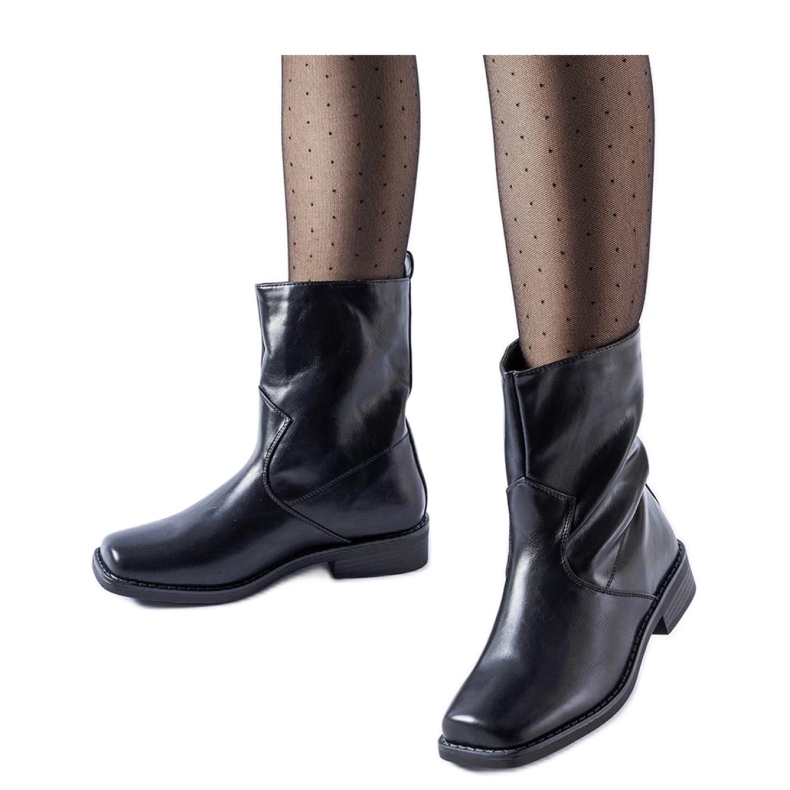 Crne izolirane pravokutne čizme Bel - Solea crno