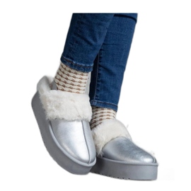Platforma papuče srebrne boje ukrašene krznom s gumicom na peti, Asza - Solea siva