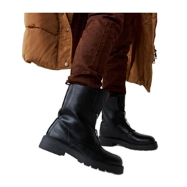 Crne izolirane gležnjače s patentnim zatvaračem crna