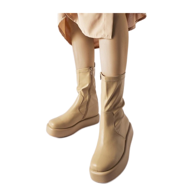 Bež čizme s platformom