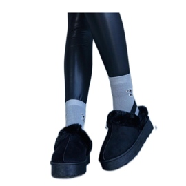 Crne platform papuče ukrašene krznom i s gumicom na peti crna