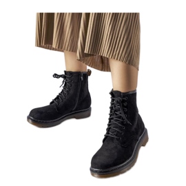 Crni radnici od eko antilopa crna