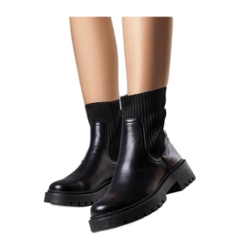 Crne izolirane čizme crno