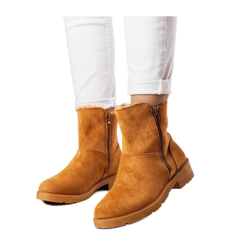 Smeđe izolirane čizme smeđa