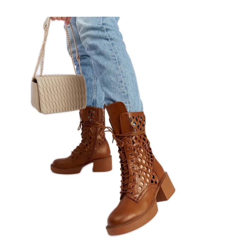 Smeđe otvorene čizme s visokim petama smeđa