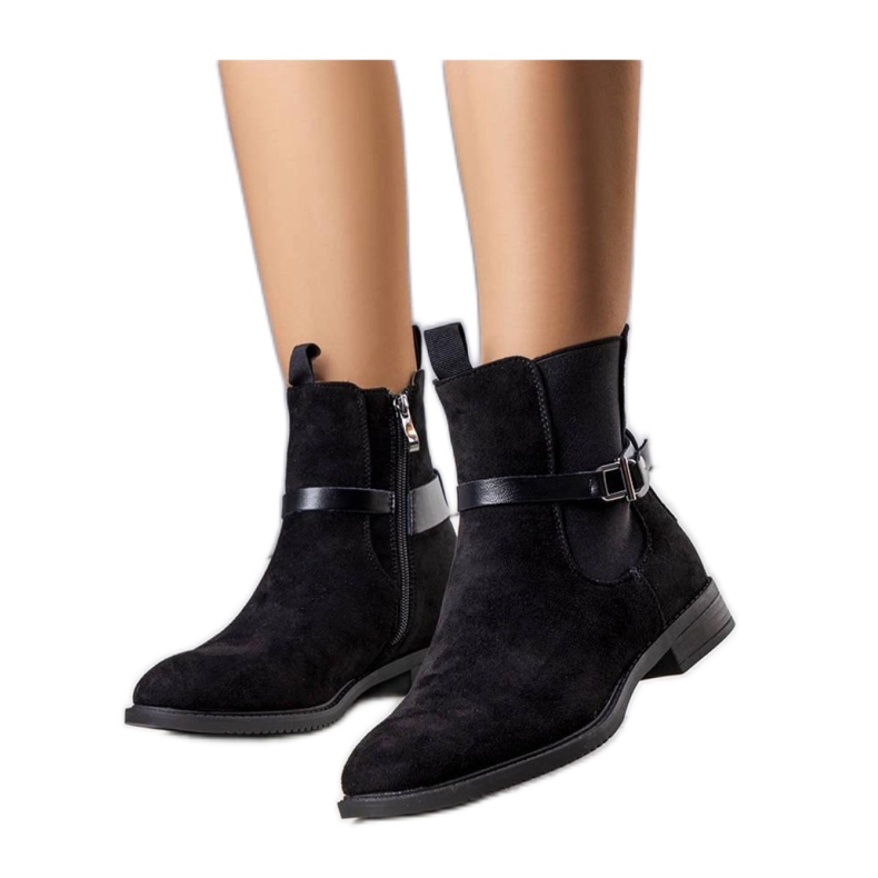 Crne izolirane klasične gležnjače crno