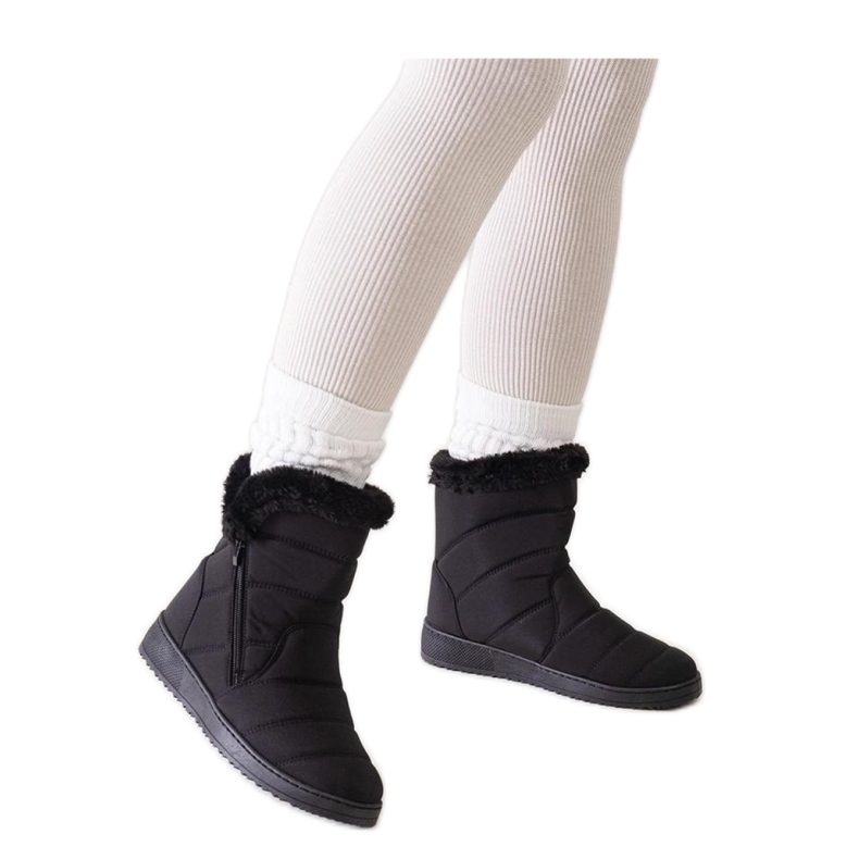 Crne čizme za snijeg ukrašene krznom crno