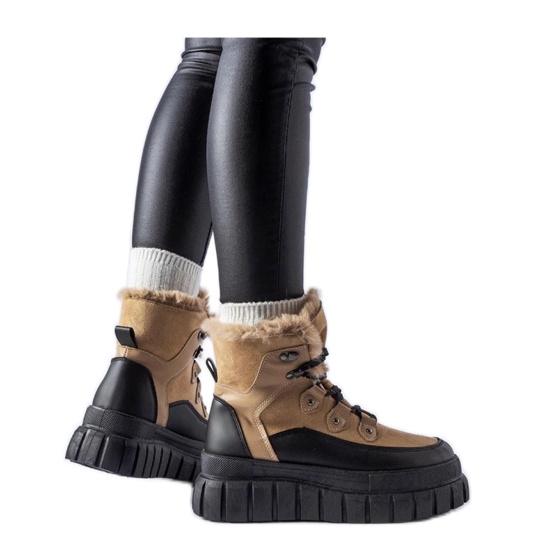 Bež čizme na masivnom potplatu