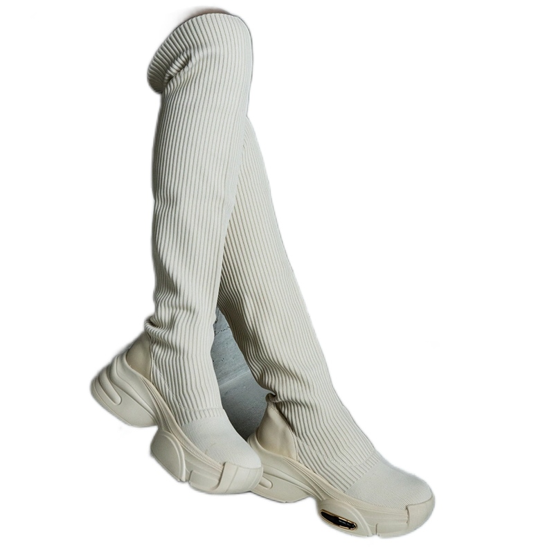 Bež čizme natikače s fleksibilnim gornjištem i masivnim potplatom