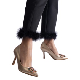 Zlatne visoke pete ukrašene šarenim cirkonima zlatni