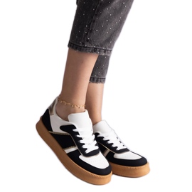 Crne tenisice na platformu prekrivene crna