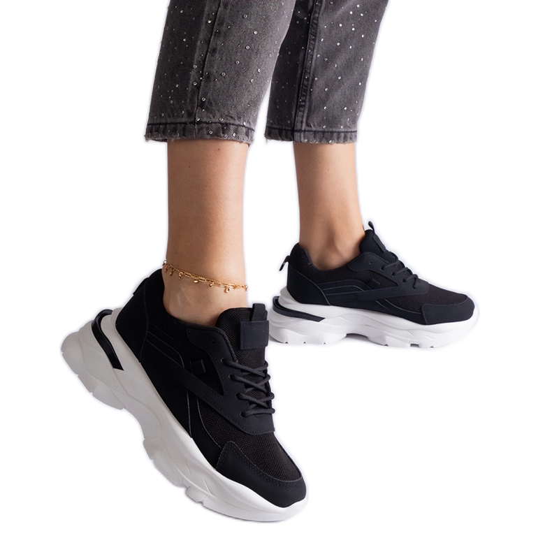 Crne tenisice s debelim potplatom crno