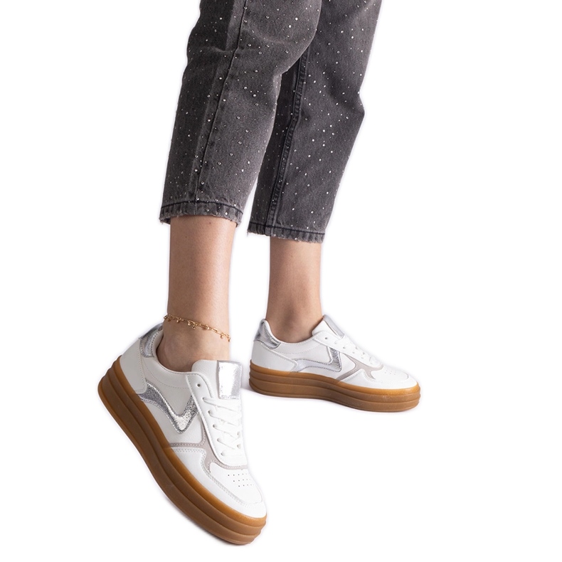 Bijelo srebrne tenisice s gumenim potplatom bijela