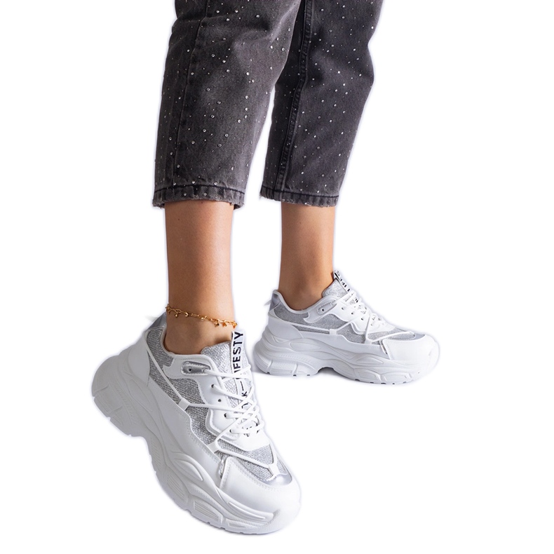 Bijele tenisice sa svjetlucavim umetcima bijela