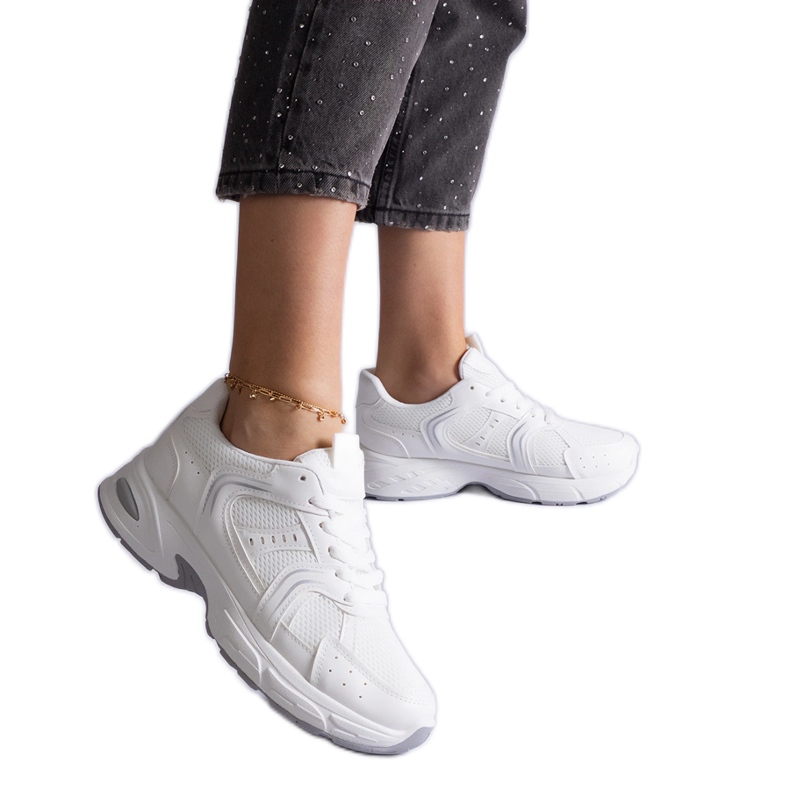 Bijele sportske tenisice bijela