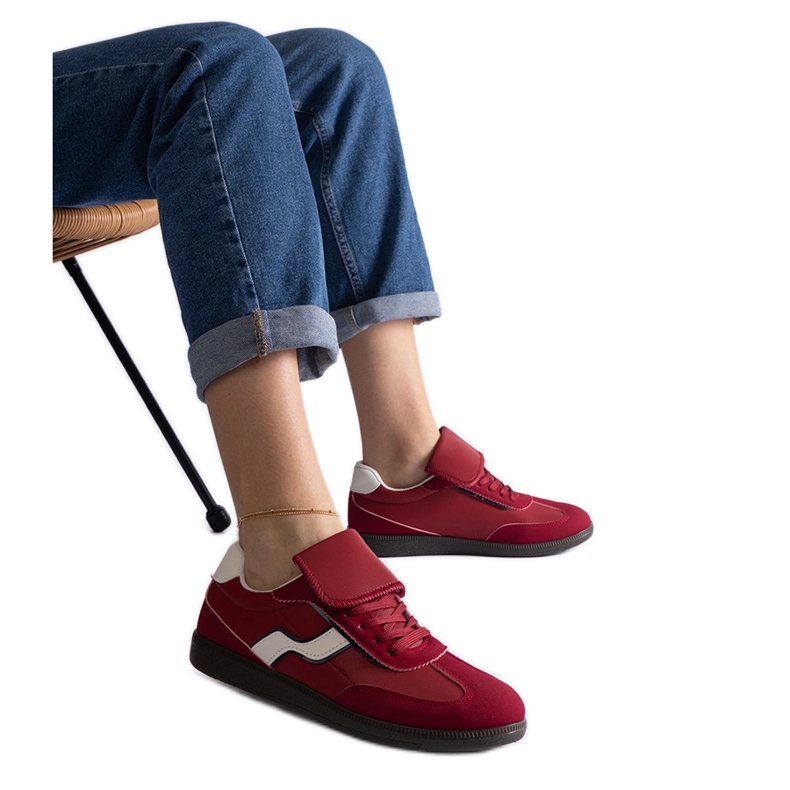 Crvene niske tenisice na vezanje crvena