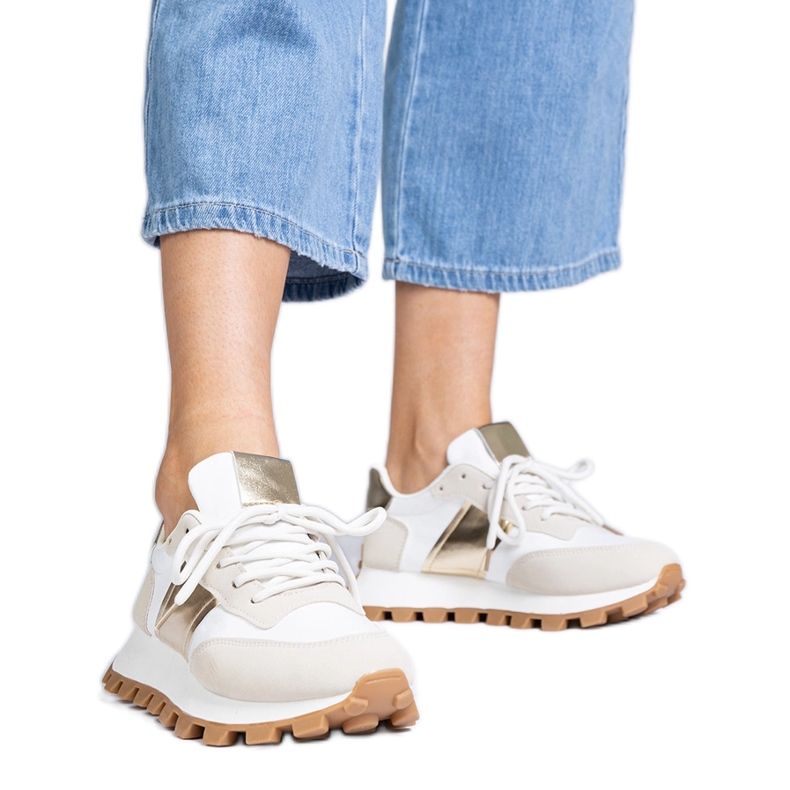 Bež tenisice s vidljivim zaštitnikom