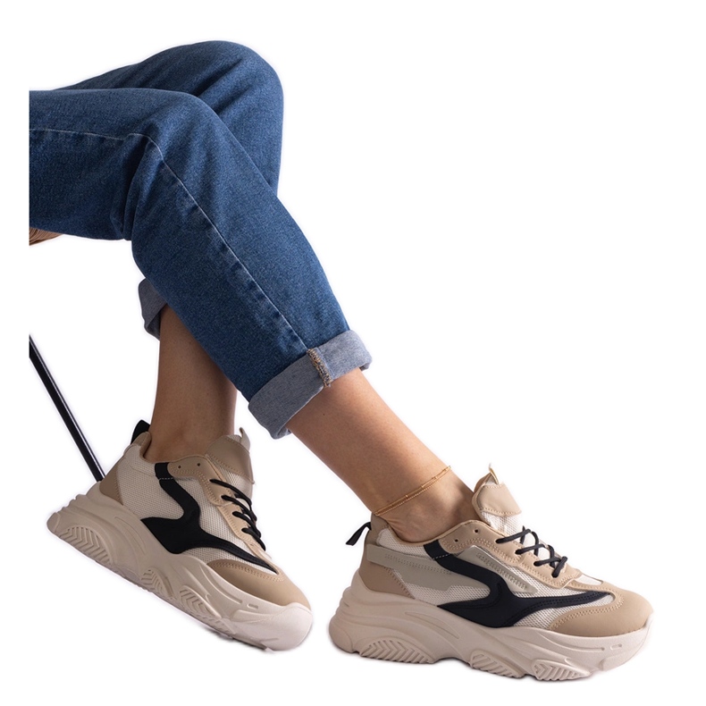 Bež i crne ženske tenisice