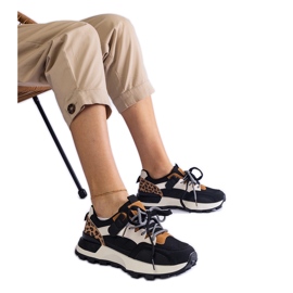 Crne tenisice ukrašene motivom životinja crna