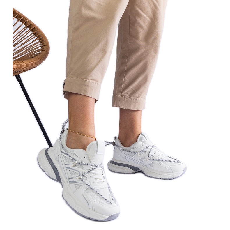 Bijele ženske tenisice s masivnim đonom bijela