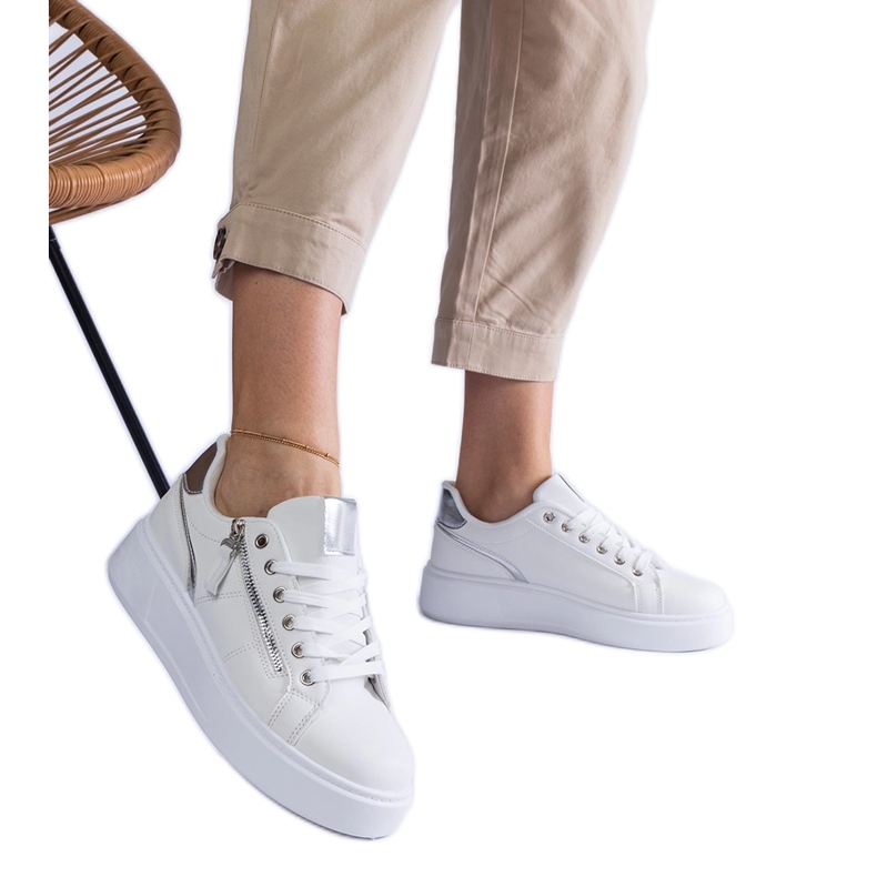 Bijele ženske sportske tenisice bijela